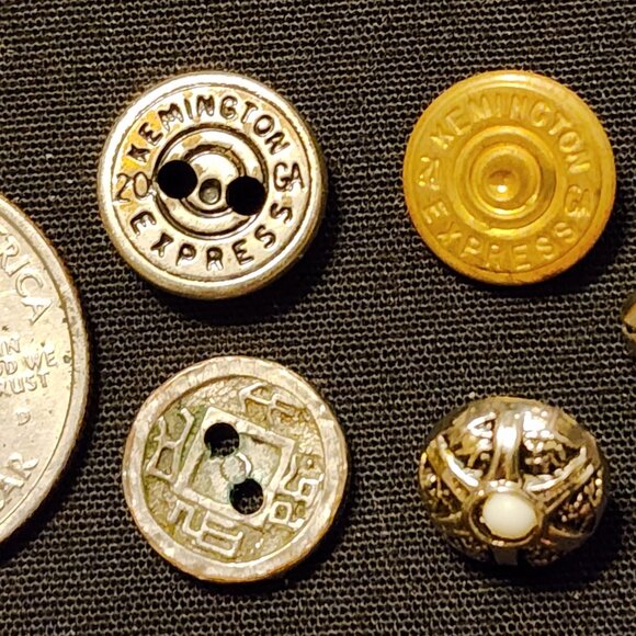 Antique/Vintage Lot of 20 Metal Buttons - Picture 9 of 11